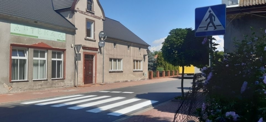 Nowe przejścia dla pieszych i próg zwalniający w Szlichtyngowej ZDJĘCIA