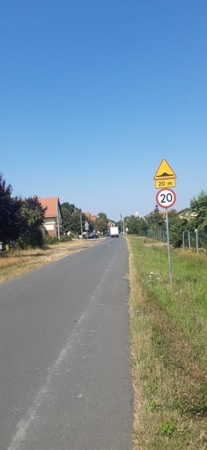Nowe przejścia dla pieszych i próg zwalniający w Szlichtyngowej ZDJĘCIA