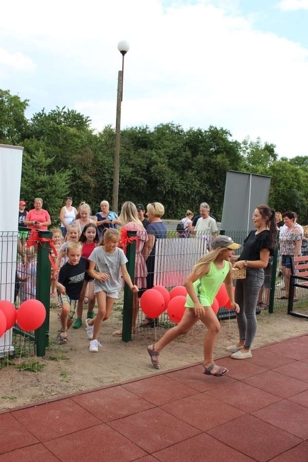 Zdjęcie 32: Otwarcie placów zabaw i siłowni w Wyszanowie i w Zamysłowie (ZDJĘCIA)