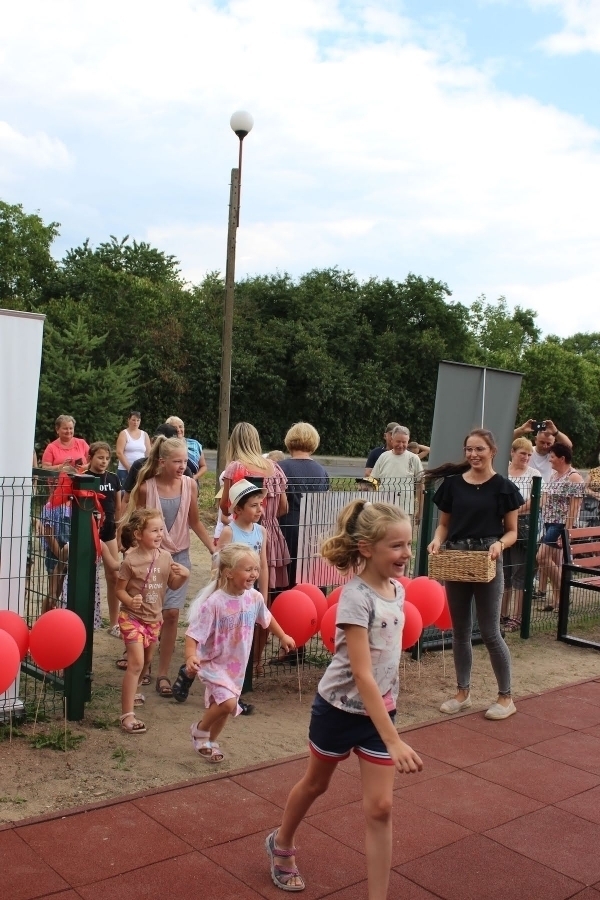 Zdjęcie 4: Otwarcie placów zabaw i siłowni w Wyszanowie i w Zamysłowie (ZDJĘCIA)