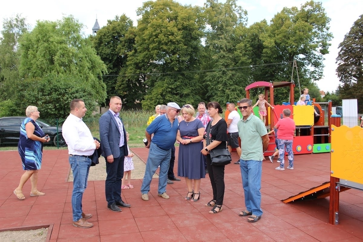 Zdjęcie 2: Otwarcie placów zabaw i siłowni w Wyszanowie i w Zamysłowie (ZDJĘCIA)