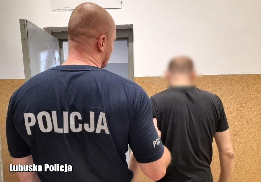 Trzech napastników napadło 60-latka.