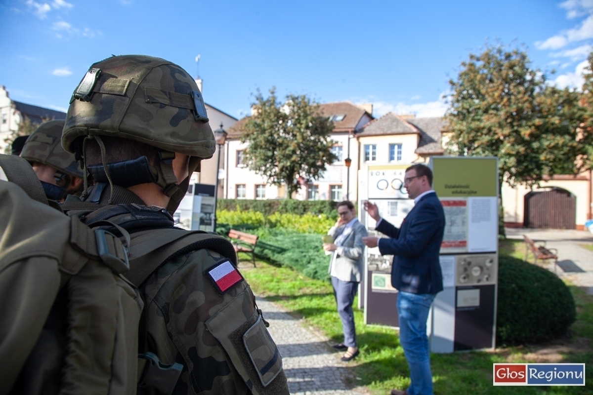 Wystawa plenerowa otwarta. III Rajd na WschowęZDJĘCIA