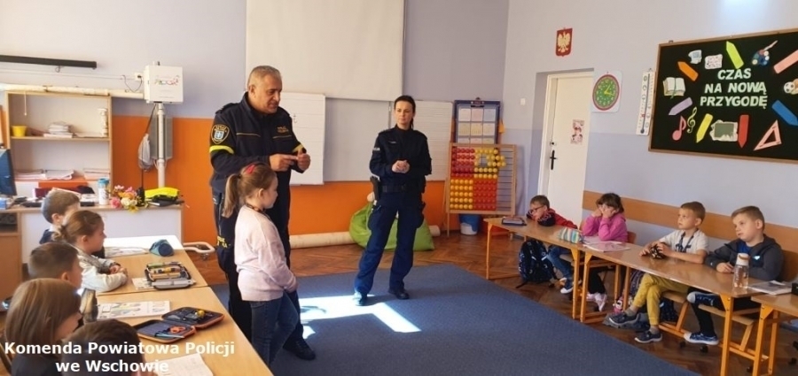 Policjanci odwiedzili grupy przedszkolne ZDJĘCIA