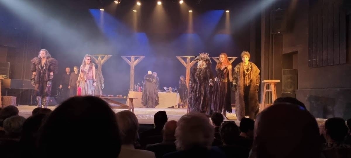 Seniorzy z gminy Szlichtyngowa w teatrze ZDJĘCIA
