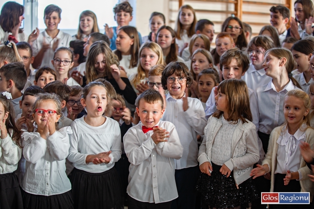 Szkoła Podstawowa nr 2 we Wschowie w konkursie Do Hymnu VIDEO