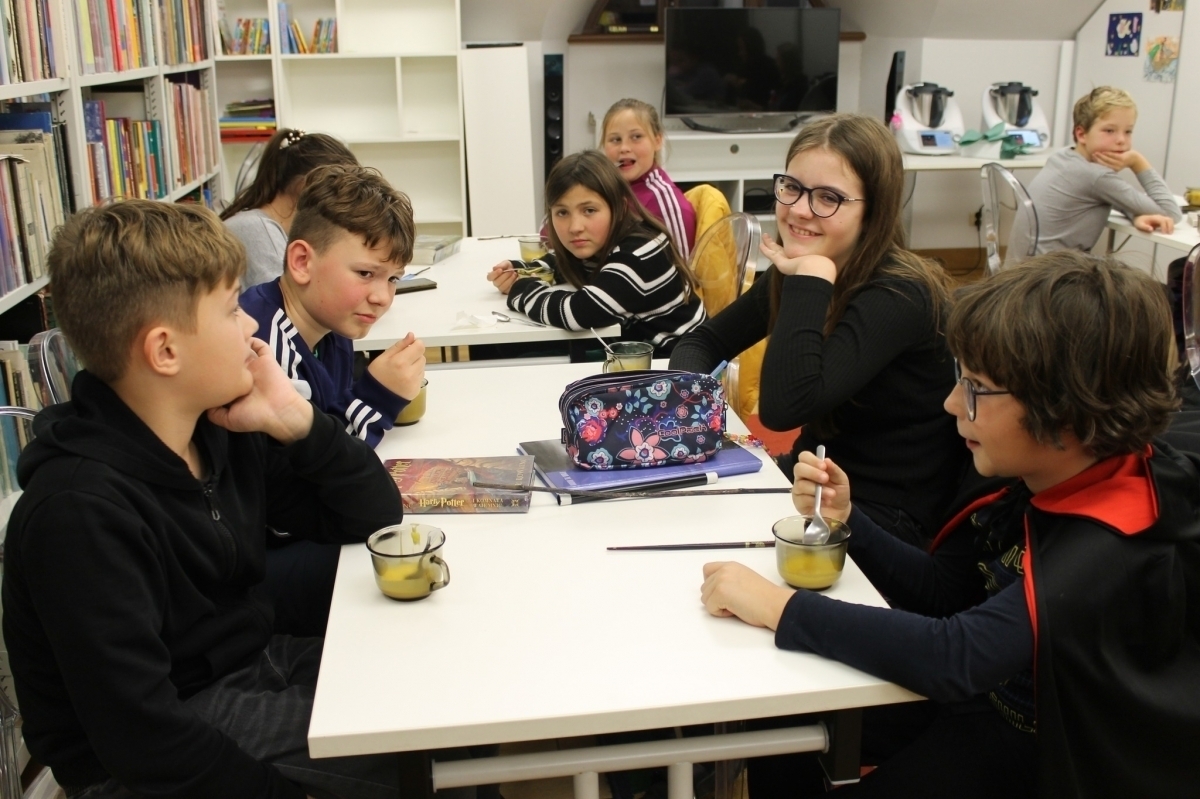 Miłośnicy Harryego Pottera spotkali się w bibliotece ZDJĘCIA