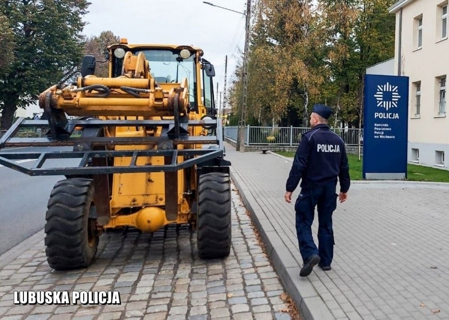 Wsiadłdo koparki i odjechał bo... chciał zaimponować znajomej
