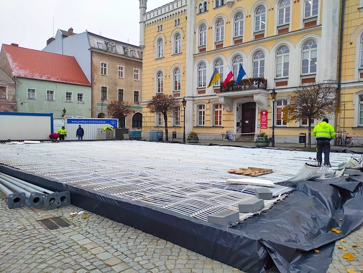 Lodowisko coraz bliżej