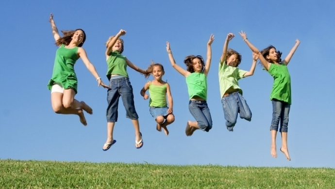 Zagraniczne czy polskie kolonie? Podpowiadamy, co wybrać