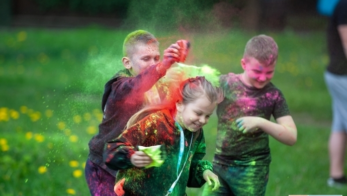 Holi Święto Kolorów w Parku Tysiąclecia we Wschowie (VIDEO)