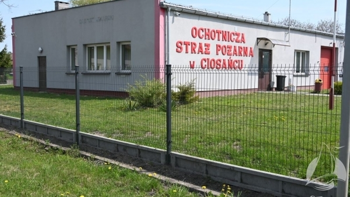 Nowe ogrodzenie wokół remizy