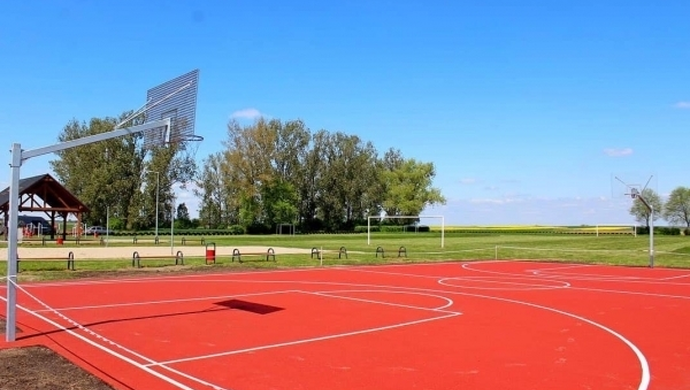 Boisko do koszykówki i siłownia plenerowa w Przyczynie Górnej (ZDJĘCIA)