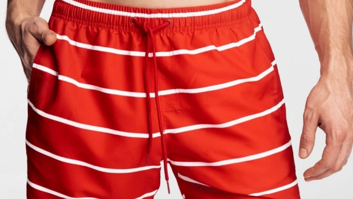 Jak ubrać się na plażę? Poznaj modne i praktyczne rozwiązania!