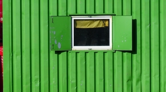 Wynajem kontenerów socjalnych odpowiedzią na kryzys migracyjny 