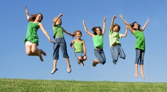 Zagraniczne czy polskie kolonie? Podpowiadamy, co wybrać