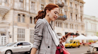 Hity z wyprzedaży na wiosnę. Upoluj modne ubrania i dodatki na promocjach