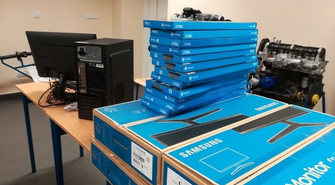 Nowe komputery do pracowni w STASZICU