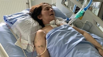 W sali widowiskowej zamiast w plenerze.