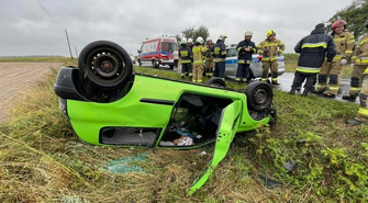 Samochód skończył w rowie.
