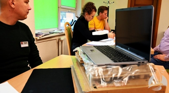 Laptopy zostały przekazane uczniom