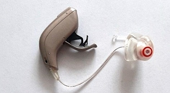 Poszukiwany uczciwy znalazca słuchawki do aparatu słuchowego