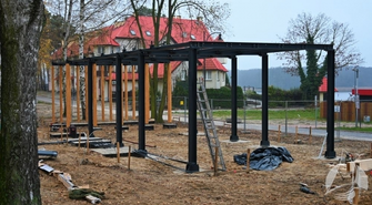 Trwa budowa nowych pawilonów gastronomicznych (ZDJĘCIA)