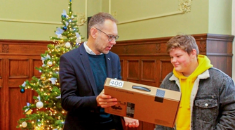 Sprzęt komputerowy z grantu PPGR trafił już do pierwszych mieszkańców