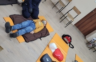 Policjanci edukowali dzieci przed feriami ZDJĘCIA