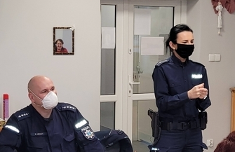 Spotkanie z policjantami w Klubie Senior w Szlichtyngowie ZDJĘCIA