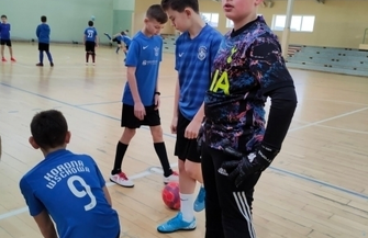 Halowy turniej piłki nożnej Gramy z Koroną ZDJĘCIA