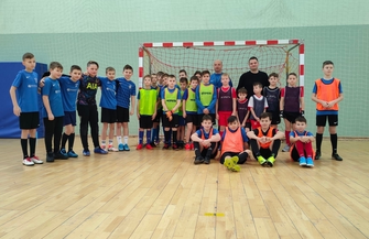 Halowy turniej piłki nożnej Gramy z Koroną ZDJĘCIA