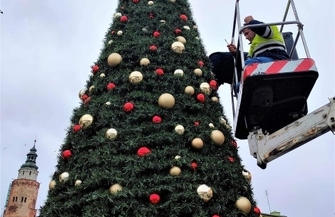 Choinka znika z Rynku ZDJĘCIA