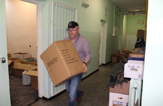 Dary ze Wschowy trafiądo walczących Ukraińców.