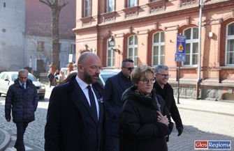 We Wschowie odsłonięto tablicę upamiętniającąprof. Geremka RELACJA