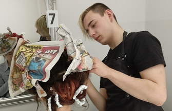 Eryk Sprawny w zawodzie fryzjer ZDJĘCIA