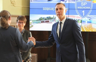 Dyrektorzy placówek oświatowych pozostaną na stanowiskach