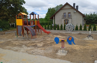 W Wyszanowie i Zamysłowie powstają nowe place zabaw i siłownie zewnętrzne