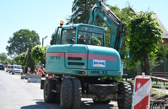 Trwa budowa drogi w Ciosańcu