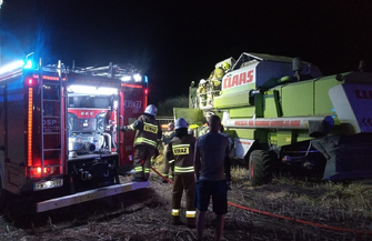Pożar kombajnu w Starym Strączu ZDJĘCIA