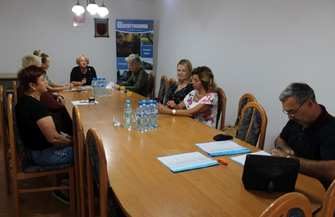 Umowa na przebudowęterenu przy SP w Jędrzychowicach podpisana