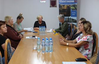 Umowa na przebudowęterenu przy SP w Jędrzychowicach podpisana