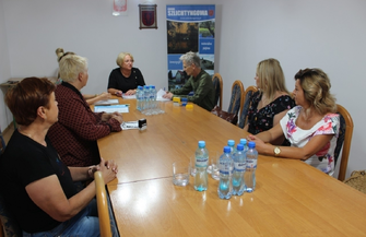 Umowa na przebudowęterenu przy SP w Jędrzychowicach podpisana