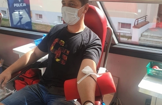 Krwiobus stanął przed wschowskąkomendą ZDJĘCIA