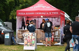 Food trucki na plaży