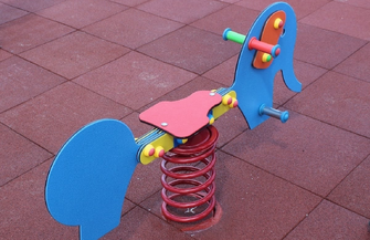 Kolejne nowoczesne place zabaw i siłownie zewnętrzne na terenie gminy Szlichtyngowa