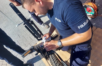 Wschowscy policjanci znakowali rowery ZDJĘCIA