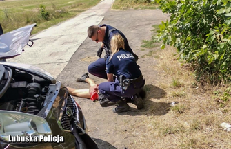 Ukradł porsche i rozbił je o radiowóz. Skuteczny pościg kryminalnych VIDEO