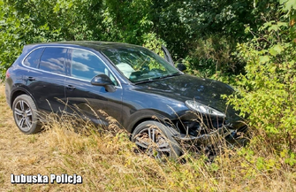 Ukradł porsche i rozbił je o radiowóz. Skuteczny pościg kryminalnych VIDEO