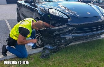 Ukradł porsche i rozbił je o radiowóz. Skuteczny pościg kryminalnych VIDEO